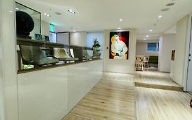 Apause Inn